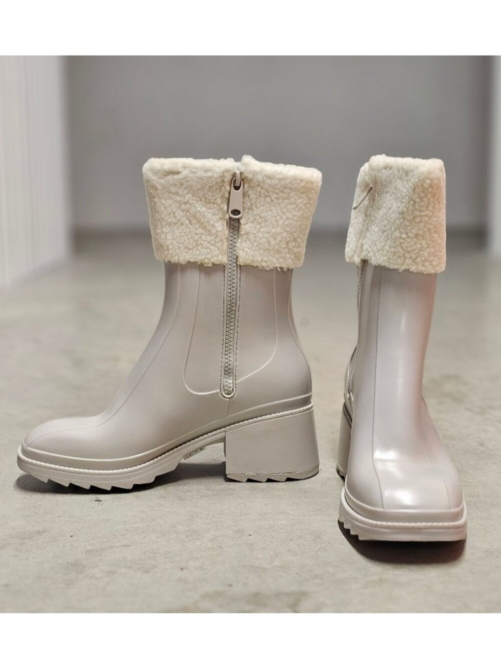 Womens Gray Waterproof Boots With Fleece Lining & Zipper Closure